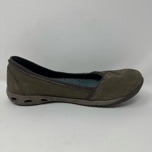 Columbia womens flat shoes Olive Green Leather size 8.5 M